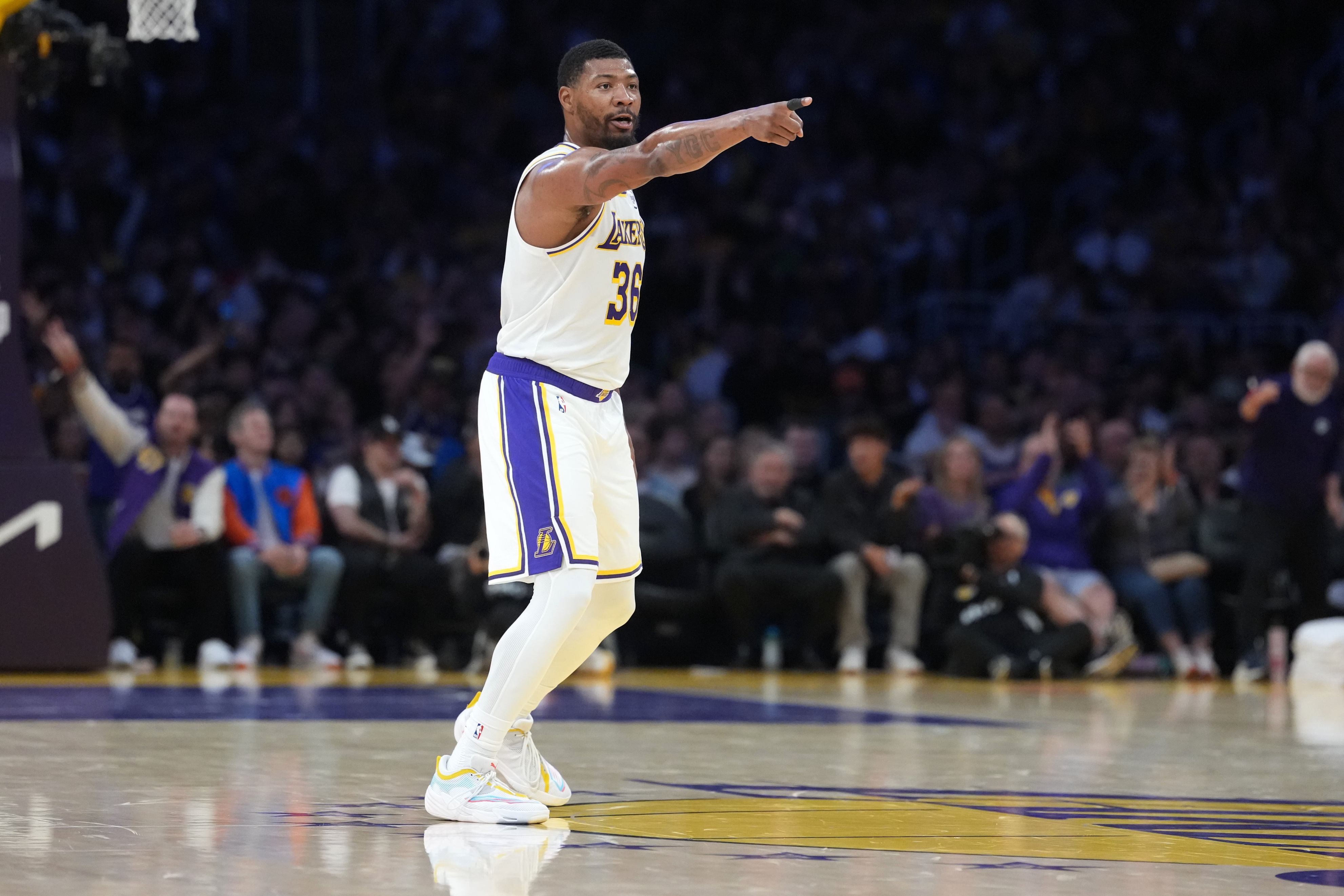 开云体育官网-加盟湖人，你果然大放异彩，三分和防守都拉满，最赚的签约引援|斯玛特|灰熊|奇才|东契奇|凯尔特人_新浪体育_新浪新闻